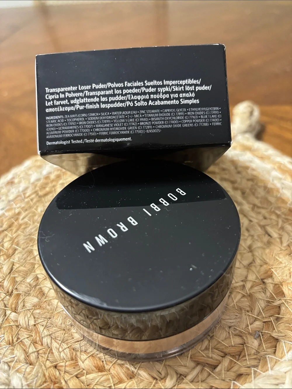 Bobbi Brown Sheer Finish Loose Powder - Soft Sand Beige